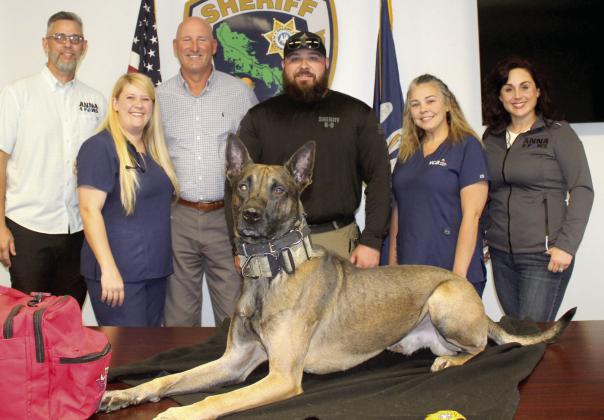 Pictured: Adrian Thompson (Anna4Paws Founder), Dr. Leslie Bass (VCA Algiers), Sheriff Jerry Turlich, Detective Bryan Munch, Heather Toups (VCAAlgiers), Brittany Thompson (Anna4Paws Founding Partner) and K9 Vader.